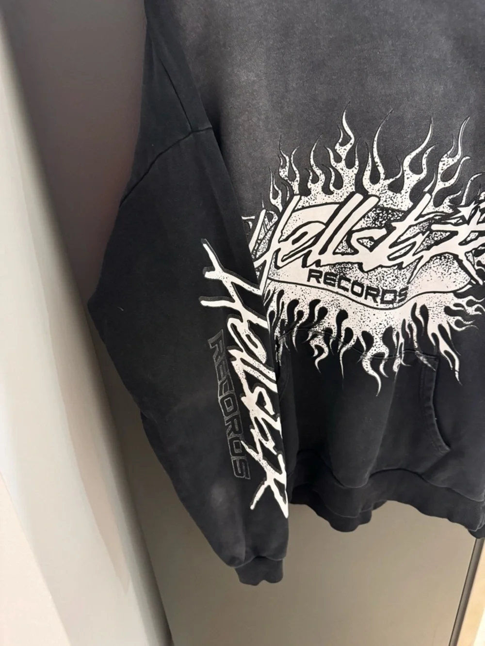 Hellstar Records Tour flame-print hoodie in faded black. - Picture 6 of 9